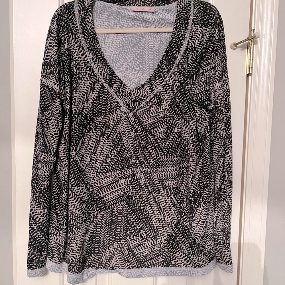 NEW fall Sale High low unfinished cuff and hem V comfy shirt it’s a can’t Miss M